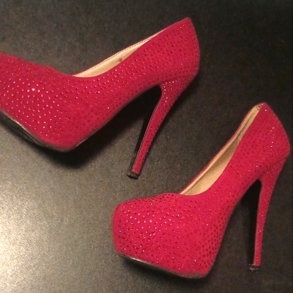 I don't think we're in Kansas anymore... Checkout these hot heels! - Picture 7 of 9